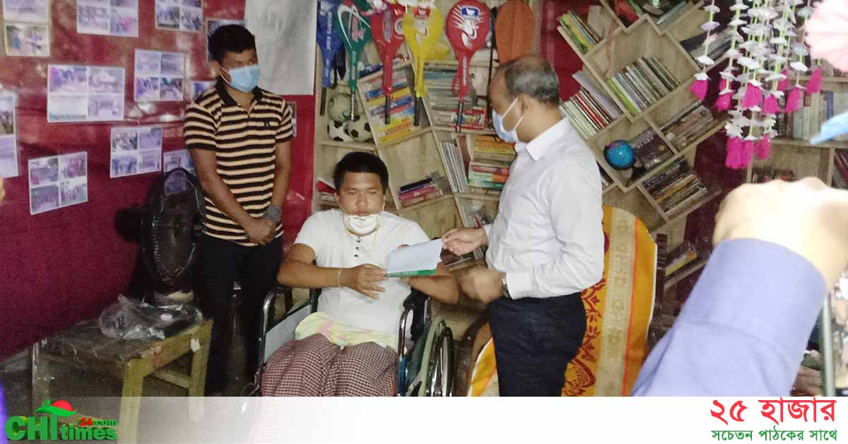 ক্যান্সার আক্রান্ত নিংপ্রুচাইকে অনুপ্রাণিত করলেন খাগড়াছড়ির জেলা প্রশাসক 