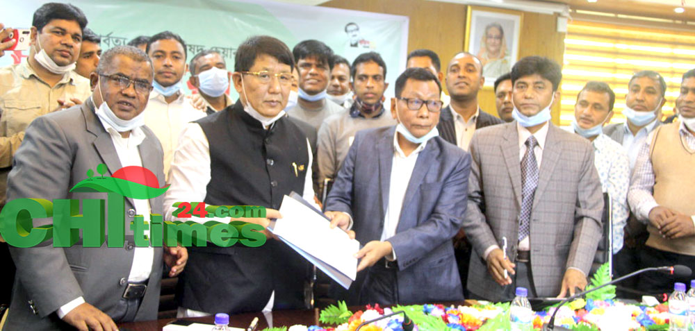 রাঙামাটি জেলা পরিষদে আনুষ্ঠানিকভাবে চেয়ারম্যানের দায়িত্ব নিলেন অংসুই প্রু চৌধুরী