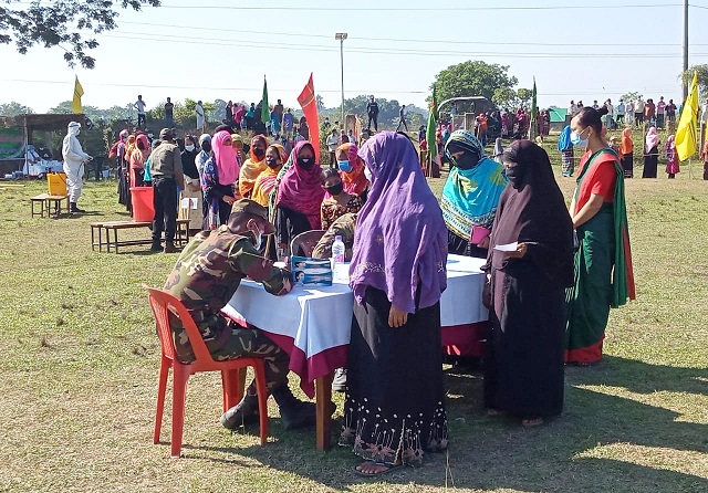 দীঘিনালা সেনা-নিবাসের মেডিকেল ক্যাম্পিং ও ত্রাণ বিতরন