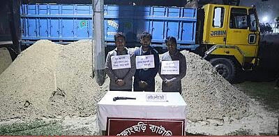 অস্ত্রসহ আটক ৩