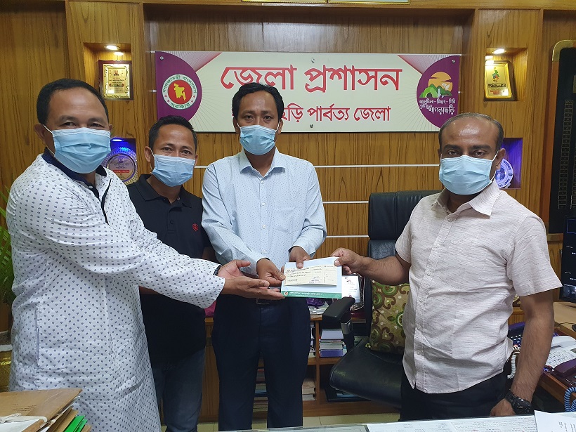 খাগড়াছড়ি জেলা প্রশাসকের পাঁচ লক্ষ টাকা অনুদান