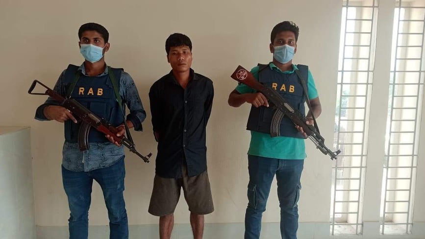 থানচিতে ৩ কোটি ৭০ লাখ টাকার আফিমসহ মাদক ব্যবসায়ী আটক