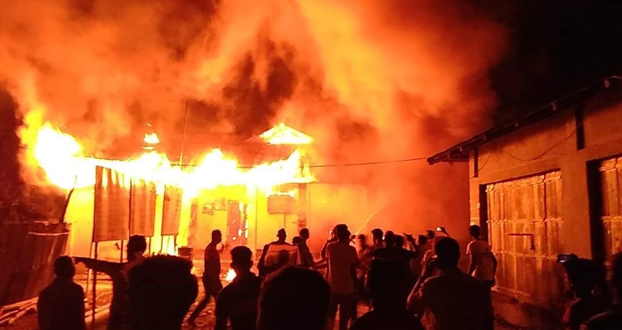 আগুনে পুড়ে ছাই ইউনিয়ন পরিষদ 