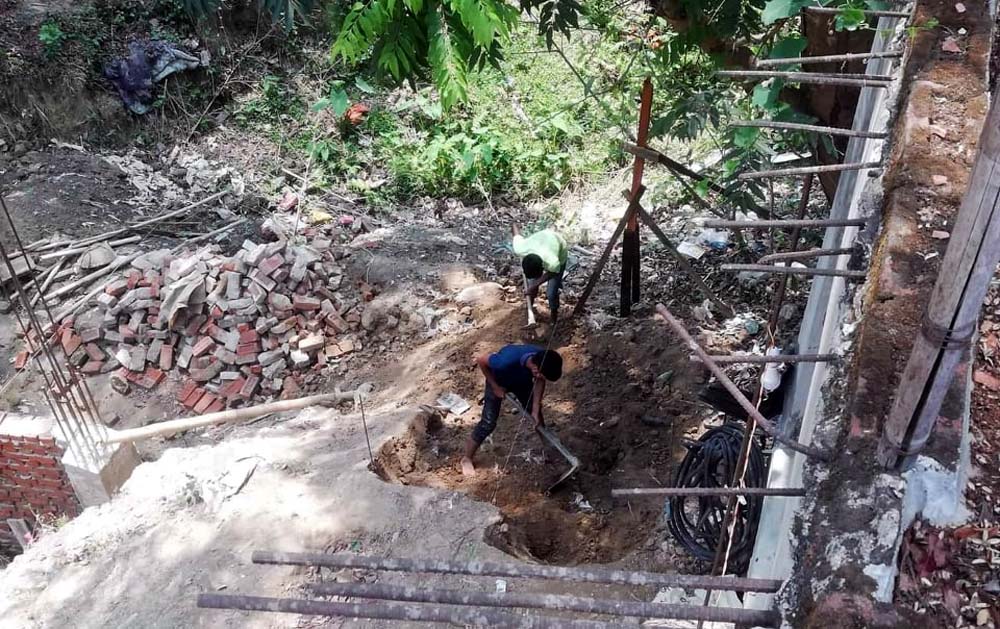 দায়িত্ব পালনে সাংবাদিককে বাঁধাঃবাণিজ্যিক প্লট বিরোধে দু’পক্ষের উত্তেজনা