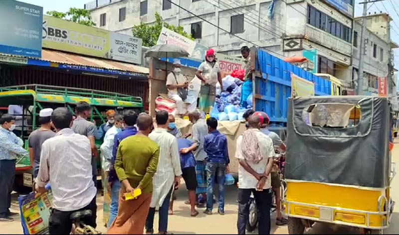 টিসিবি’র ভ্রাম্যমাণ ট্রাকসেলঃউপেক্ষিত স্বাস্থ্যবিধি 
