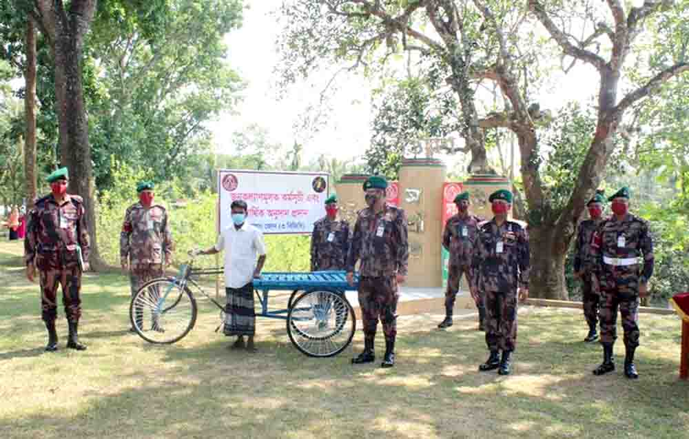 খাগড়াছড়ি সেনা রিজিয়নের উদ্যোগে লোগাং বিজিবি’র আর্থিক অনুদান প্রদান