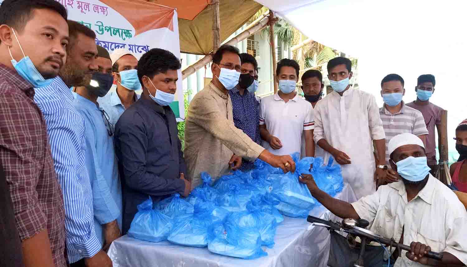 খাগড়াছড়িতে ছাত্রলীগের ইফতার বিতরণ