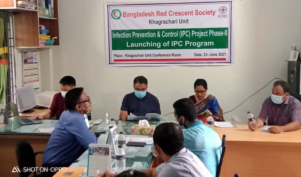 খাগড়াছড়ির ১১টি হাসপাতালে সংক্রমণ প্রতিরোধে রেড ক্রিসেন্ট