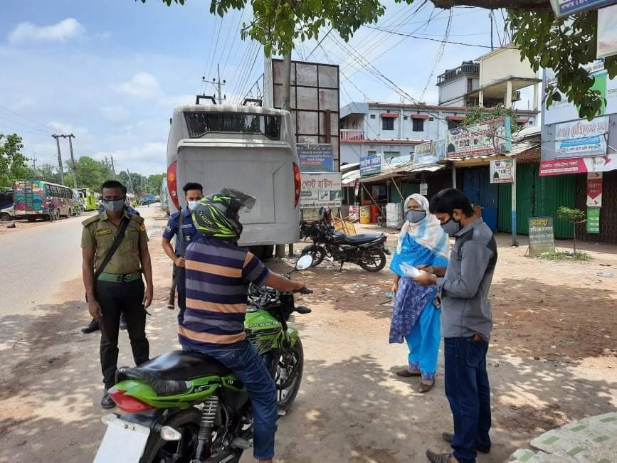স্বাস্থ্যবিধি না মানায় খাগড়াছড়িতে উপজেলা প্রশাসনের জরিমানা!