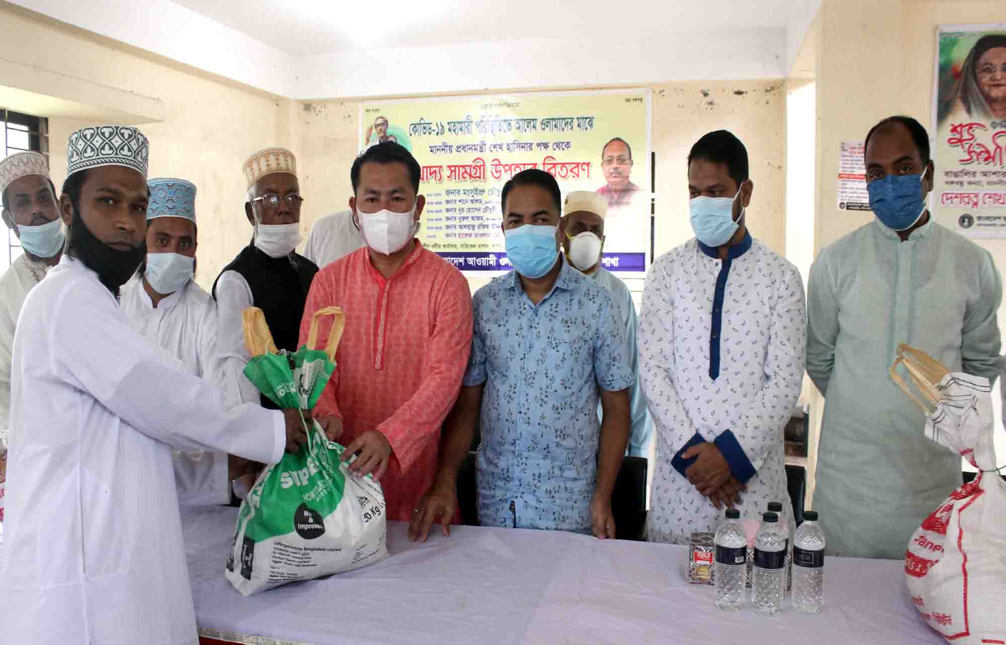 খাগড়াছড়িতে আলেম ওলামাদের খাদ্য উপহার বিতরণ