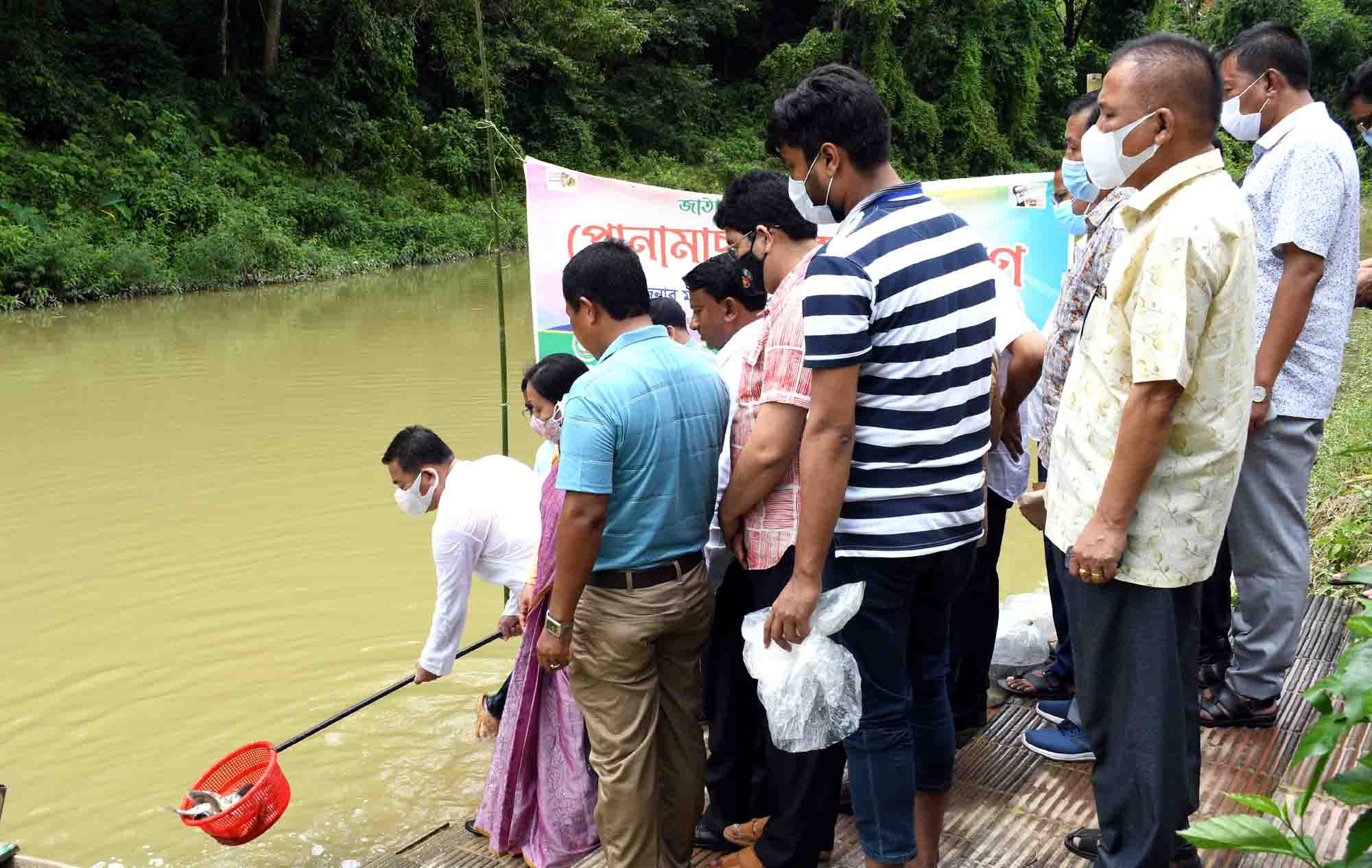 জাতীয় মৎস্য সপ্তাহ উপলক্ষে খাগড়াছড়ি পোনামাছ অবমুক্ত