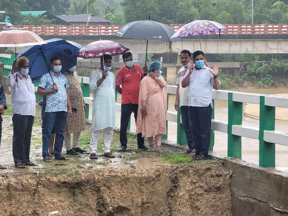 বাইশারীর ইউনিয়নের বিভিন্ন উন্নয়ন কাজ পরিদর্শন ও ত্রান সামগ্রী বিতরন