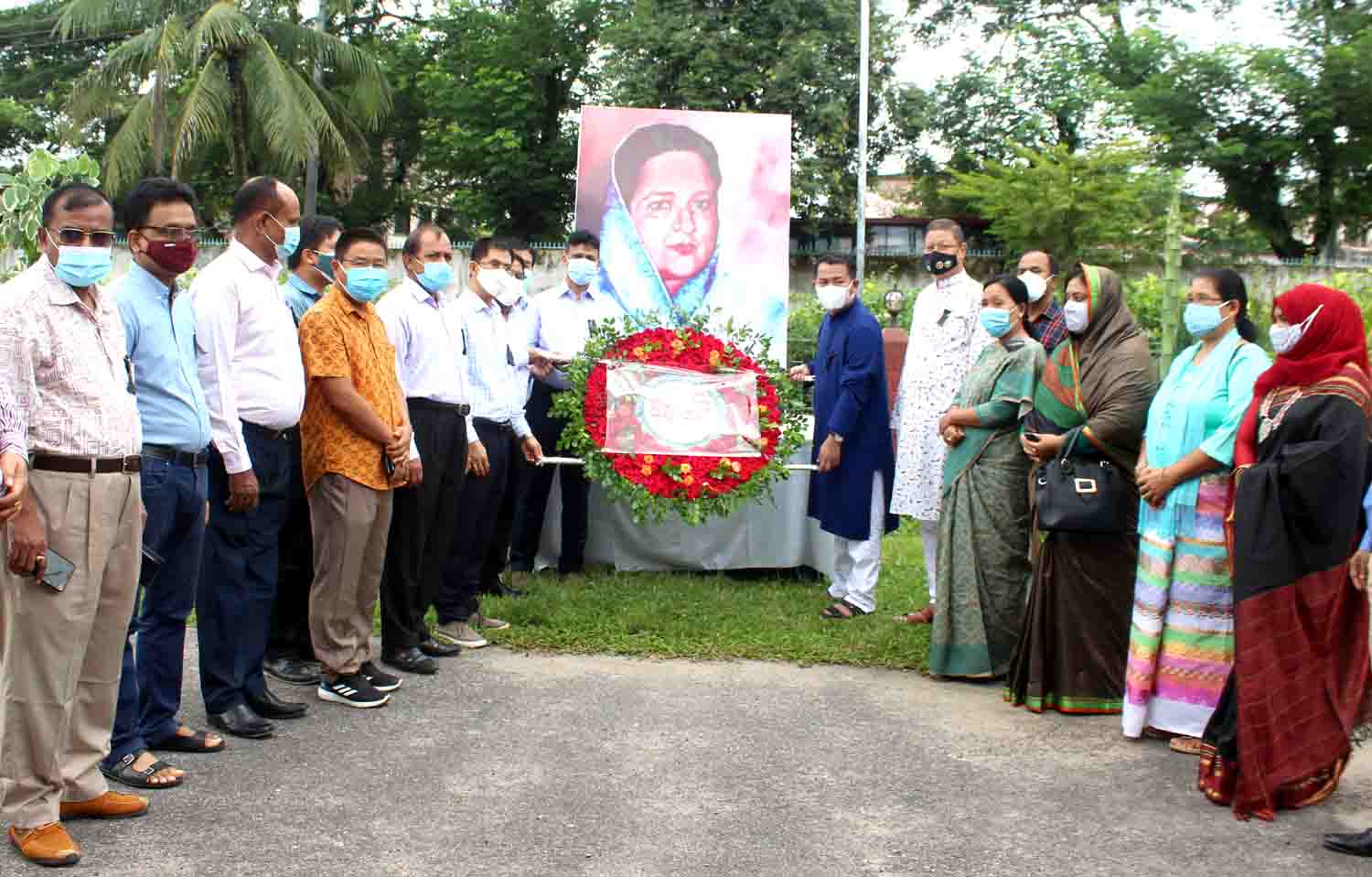 বঙ্গমাতার জন্মবার্ষিকীতে খাগড়াছড়িতে জেলা পরিষদের শ্রদ্ধা নিবেদন