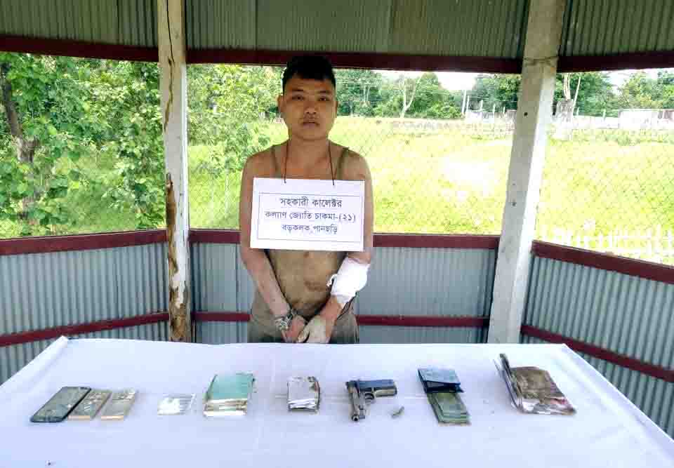 খাগড়াছড়িতে অস্ত্রসহ ইউপিডিএফ সন্ত্রাসী আটক!