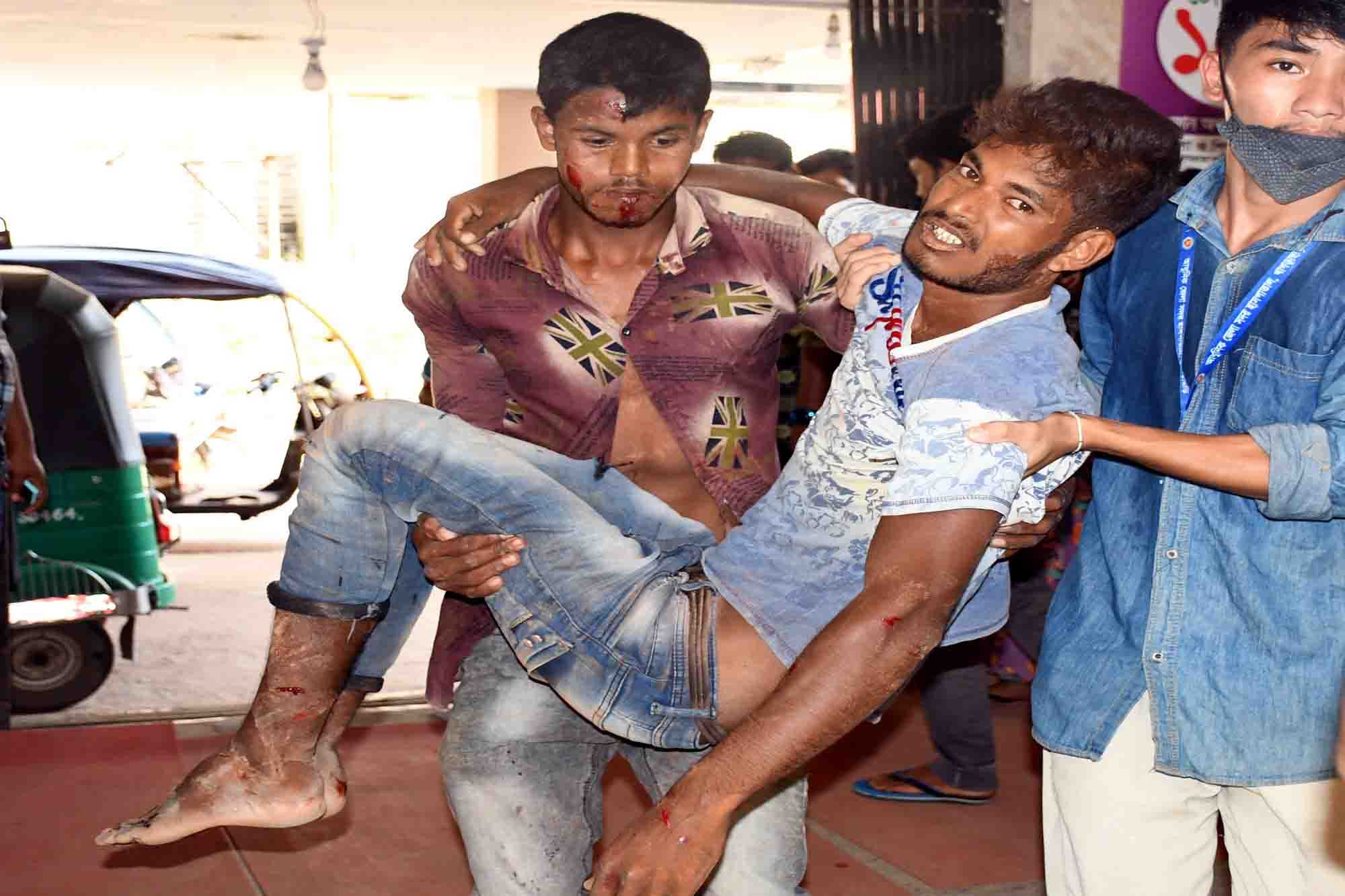 খাড়াছড়ির আলুটিলায় এক স্থানে তিন গাড়ির সংঘর্ষ!
