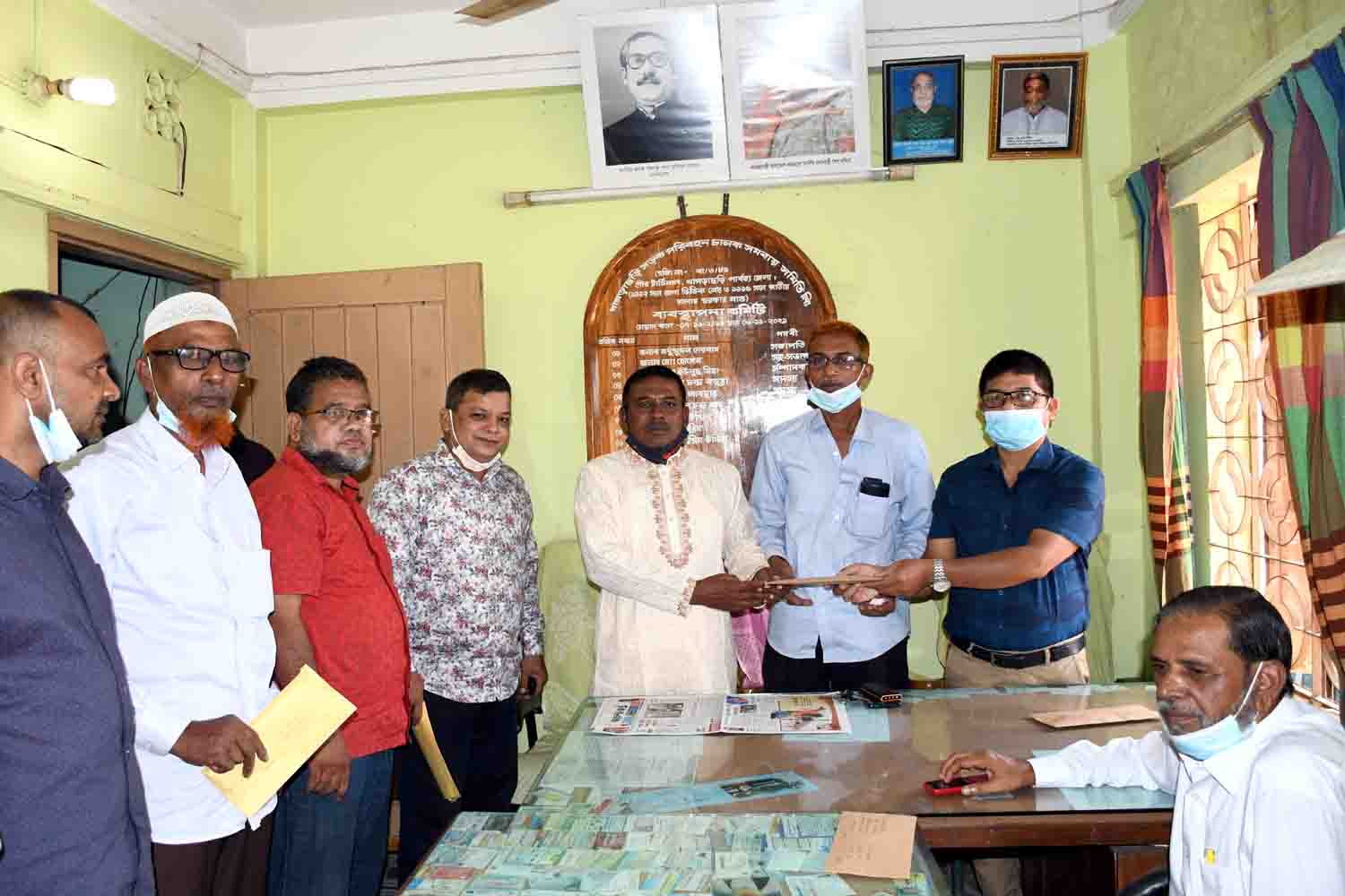 ভোটের আগেই উৎসবের আমেজ
