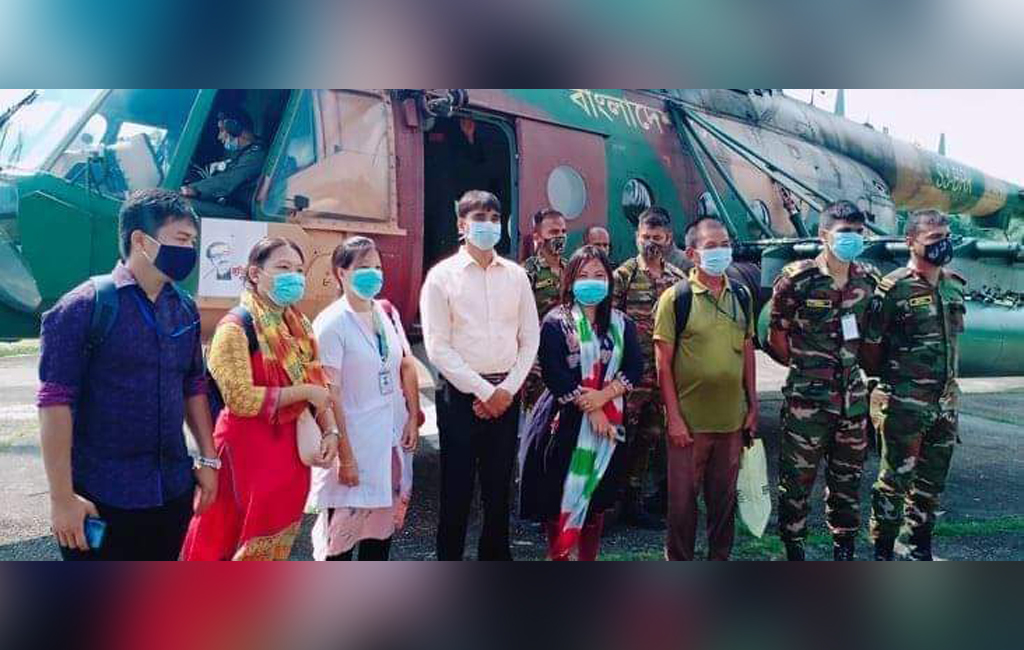 দূর্গম পাহাড়ে হেলিকপ্টারে করোনার টিকা পৌঁছে দিলো সেনাবাহিনী