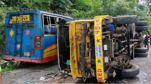  লামায় সড়ক দুর্ঘটনায় বাস চালকের মৃত্যু; আহত-৩০