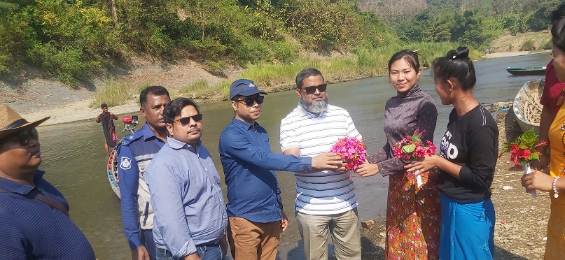 দুর্গম রেমাক্রীতে  ১ম বারের মত পা রাখলেন জেলা ও দায়রা জজ আদালতের প্রধান বিচারক