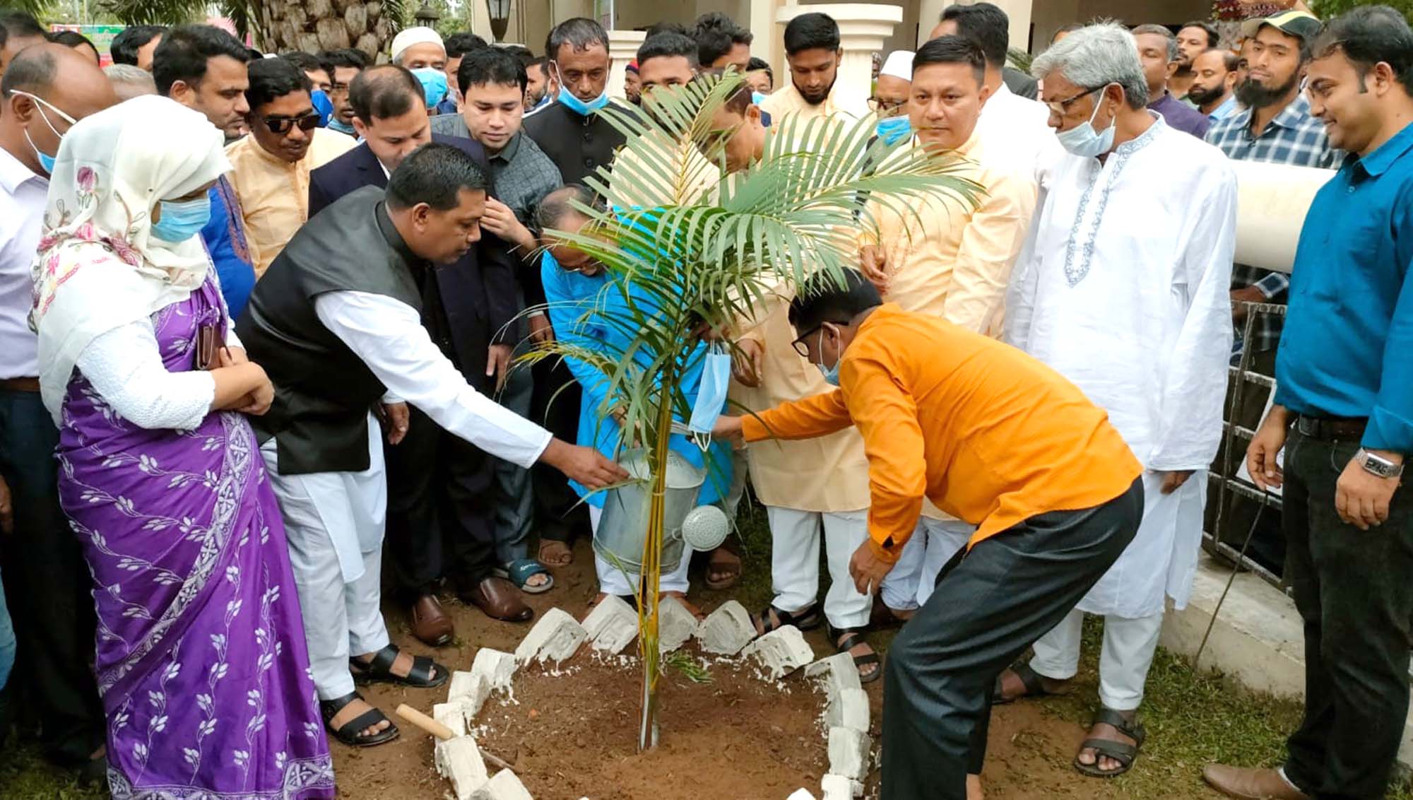 পৌরবাসীর ভালোবাসায় রামগড় মেয়র- কাউন্সিলরদের দায়িত্ব গ্রহণ
