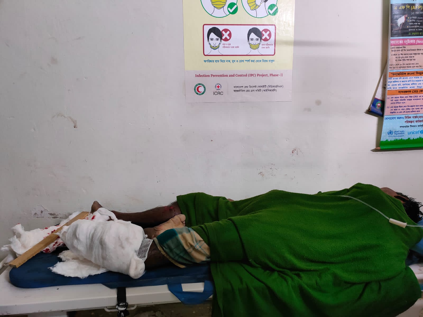 কাভার্ড ভ্যানের চাপায় মোটর সাইকেল আরোহীর পা বিচ্ছিন্ন!