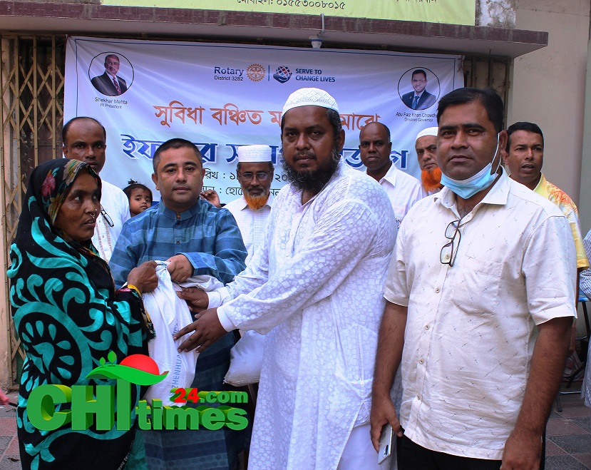 বান্দরবানে ইফতার সামগ্রী বিতরণ করলো রোটারি ক্লাব