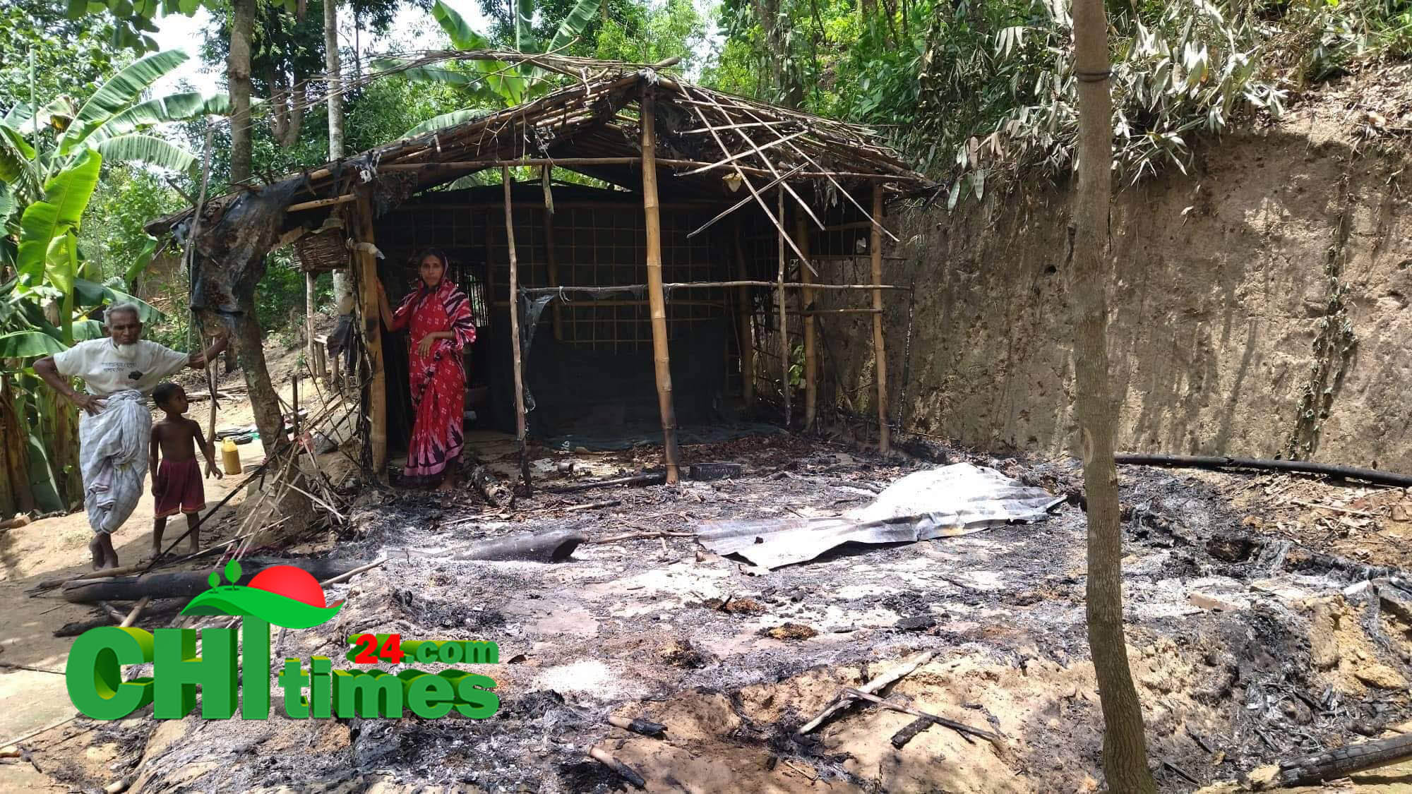 বান্দরবানে রাত গভীরে দিনমজুরে বসতবাড়িতে আগুন