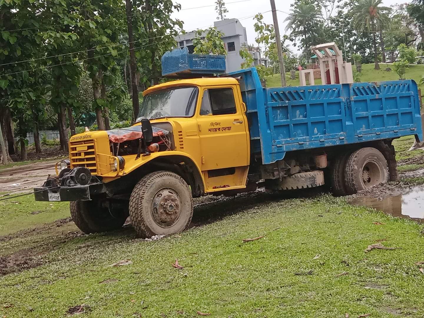 রাজস্থলীতে তিন ট্রাককে জরিমানা