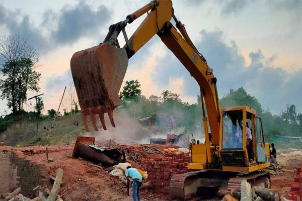 বান্দরবানে ৩টি ইটভাটা গুড়িয়ে দিলো ভ্রাম্যমাণ আদালত