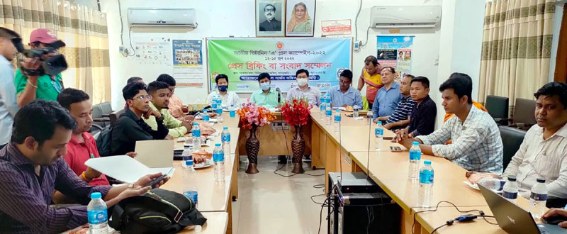 ভিটামিনের ঘাটতি পুরণে শিশুদের ভিটামিন“এ”প্লাস ক্যাপসুল খাওয়ান