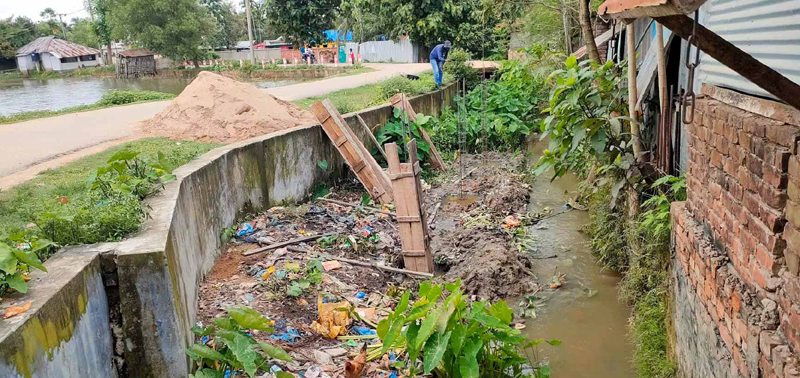 খাগড়াছড়িতে ছড়া দখল করে সালিশ কেন্দ্র নির্মাণের চেষ্টা 