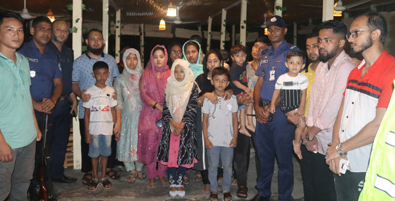 রাঙামাটিতে পুলিশের সহযোগিতায় মৃত্যুর দুয়ার থেকে ফিরলো ২০ পর্যটক