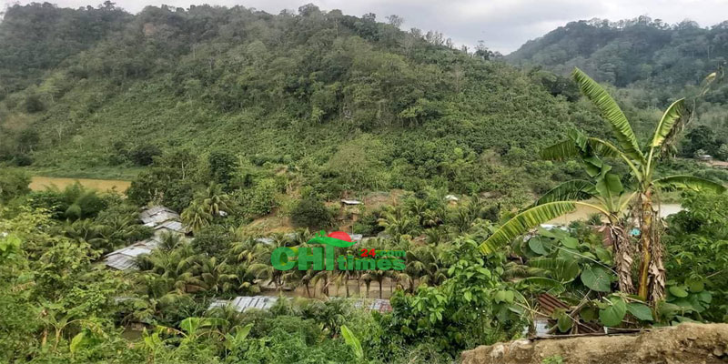 দূর্গম পাহাড়ে উপজাতীয় সন্ত্রাসীদের ভয়ে পাড়া ছেড়ে পালিয়েছে ৪ গ্রামের মানুষ