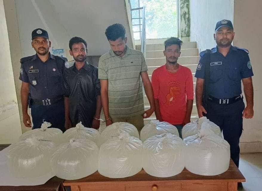 বান্দরবানে চোলাই মদসহ আটক-৩