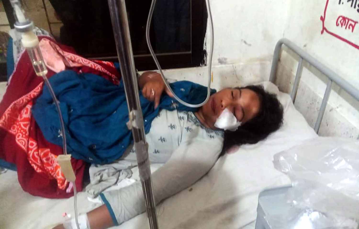 শিক্ষা অফিসারের মারধরে হাসপাতালে প্রধান শিক্ষিকা