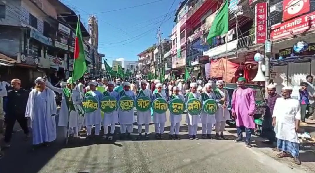 পাহাড়ের সর্ববৃহৎ জশনে জুলুছে ধর্মপ্রাণ হাজারো মুসল্লির ঢল