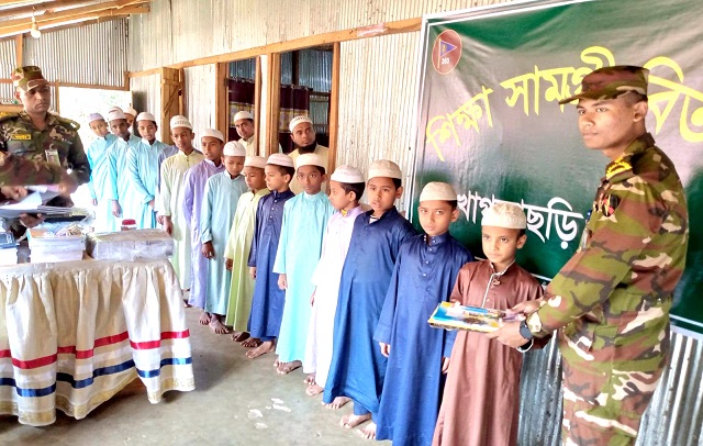 পাহাড়ে মানুষের পাশে দাঁড়াতে সেনাবাহিনী বদ্ধপরিকর