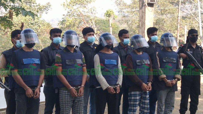 বান্দরবানে কেএনএফ’র কাছে প্রশিক্ষণ নিতে আসা ৫ জঙ্গিকে আটক করেছেে র‌্যাব