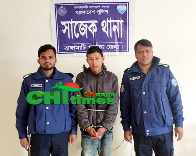 সাজেকে ১৭ বোতল বিদেশী মদ’সহ রাসেল চাকমা আটক 