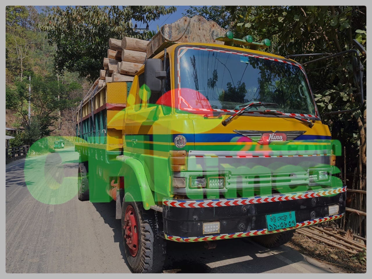রাঙামাটিতে কাঠ ভর্তি ট্রাকে উপজাতীয় সন্ত্রাসীদের অতর্কিত ব্রাশ ফায়ার 