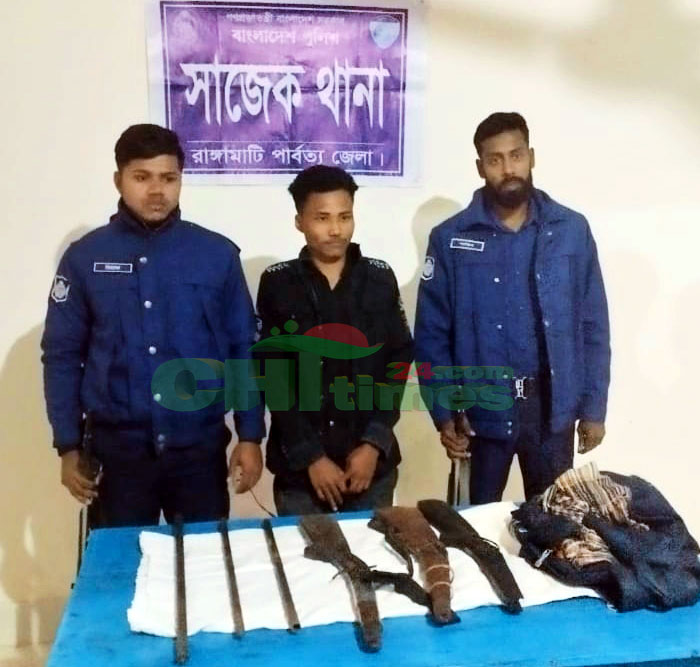 সাজেকে পুলিশী অভিযানে ৩ অস্ত্রসহ রনি চাকমা আটক