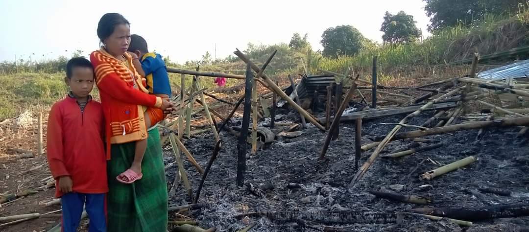 লামায় ম্রো ঘরের অগ্নিসংযোগ ও  হামলার অভিযোগ উঠেছে রাবার ইন্ডাস্ট্রির কোম্পানি বিরুদ্ধে 