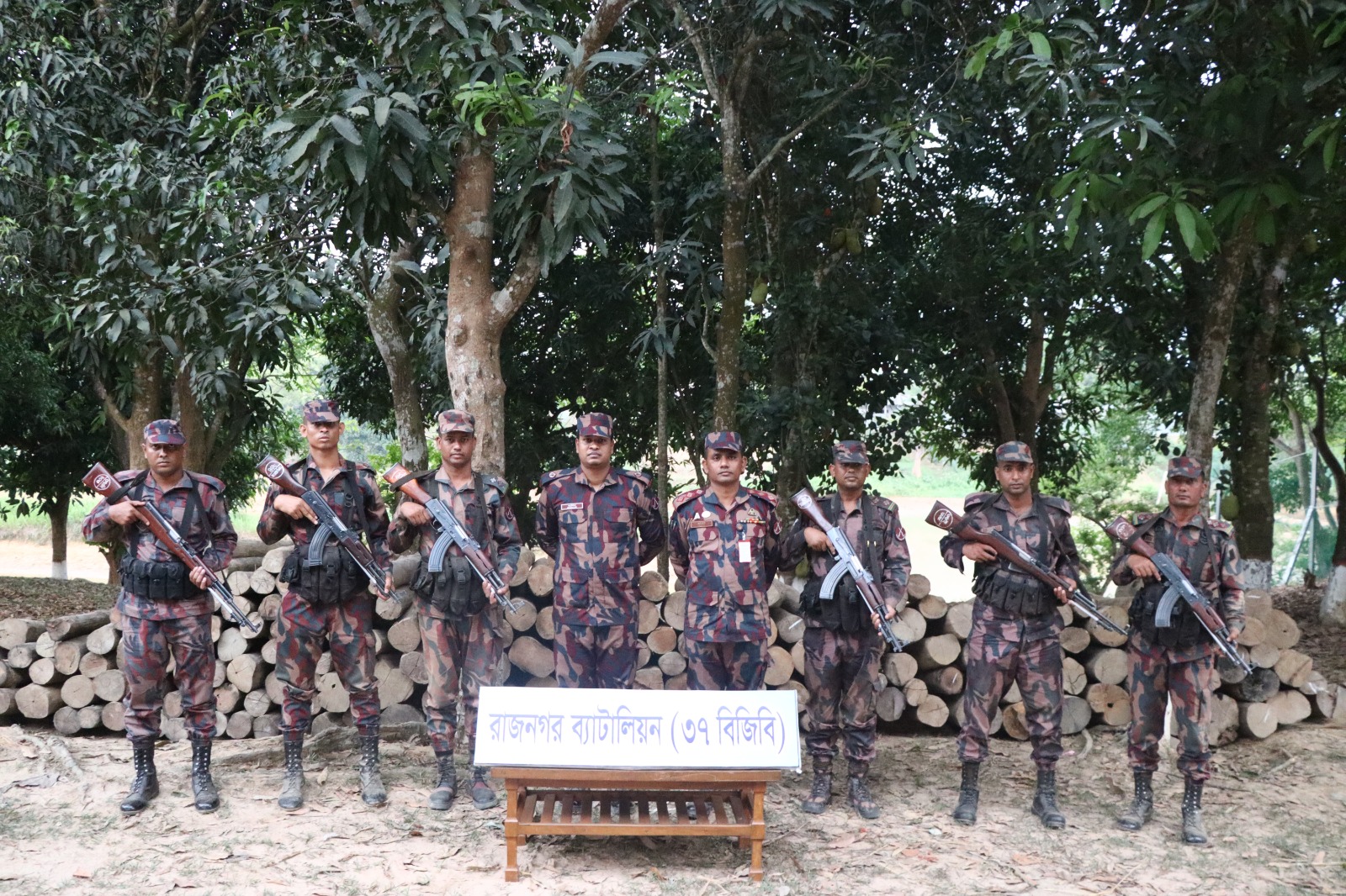 রাজনগর বিজিবি জোন কর্তৃক ৮লক্ষাধিক টাকার  সেগুন গোল কাঠ জব্দ