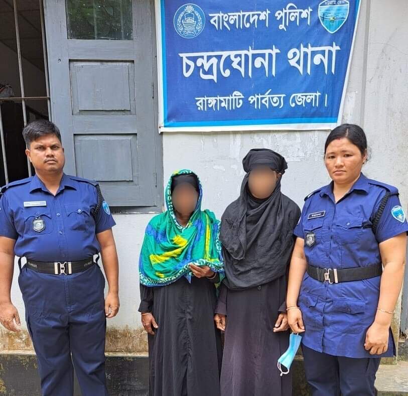 রাজস্থলীতে দেশীয় তৈরী চোলাই মদসহ দুই নারী আটক