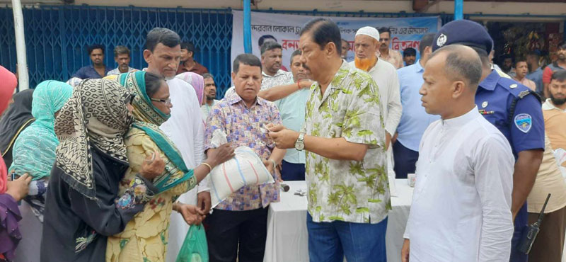 লামায় বন্যার্ত মানুষের পাশে ছুটে গেলেন পার্বত্য মন্ত্রী বীর বাহাদুর