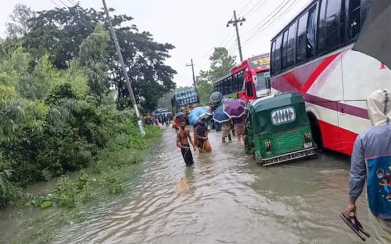 বান্দরবানে বন্যার পরিস্থিতি উন্নতির দিকে, চট্টগ্রাম ও কক্সবাজার সড়ক  যোগাযোগ চালু