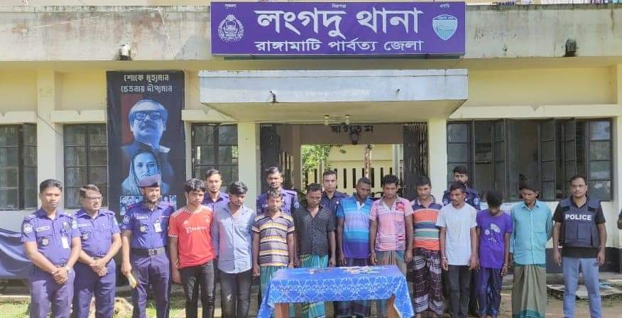লংগদু থানা পুলিশের অভিযানে জুয়া খেলা অবস্থায় আটক দশ