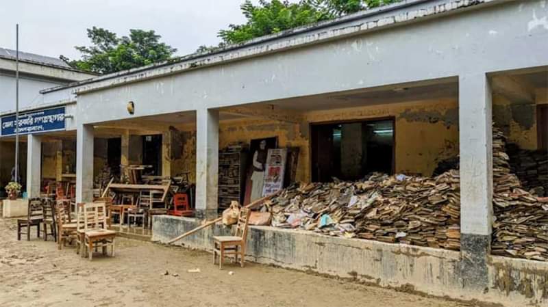 বান্দরবানে বন্যা সরকারি গণগ্রন্থাগারের ২৮ হাজার বই নষ্ট