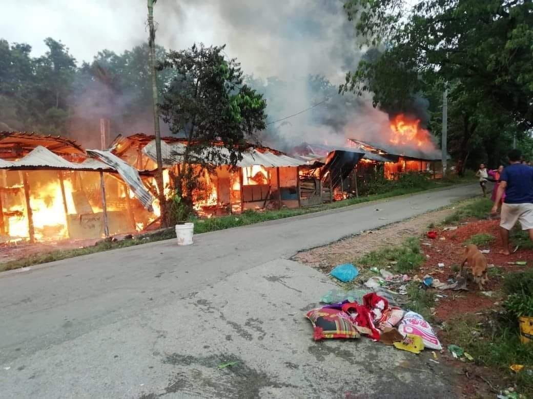  কুতুকছড়িতে ভয়াবহ অগ্নিকান্ডে ৯ দোকান পুড়ে ছাই