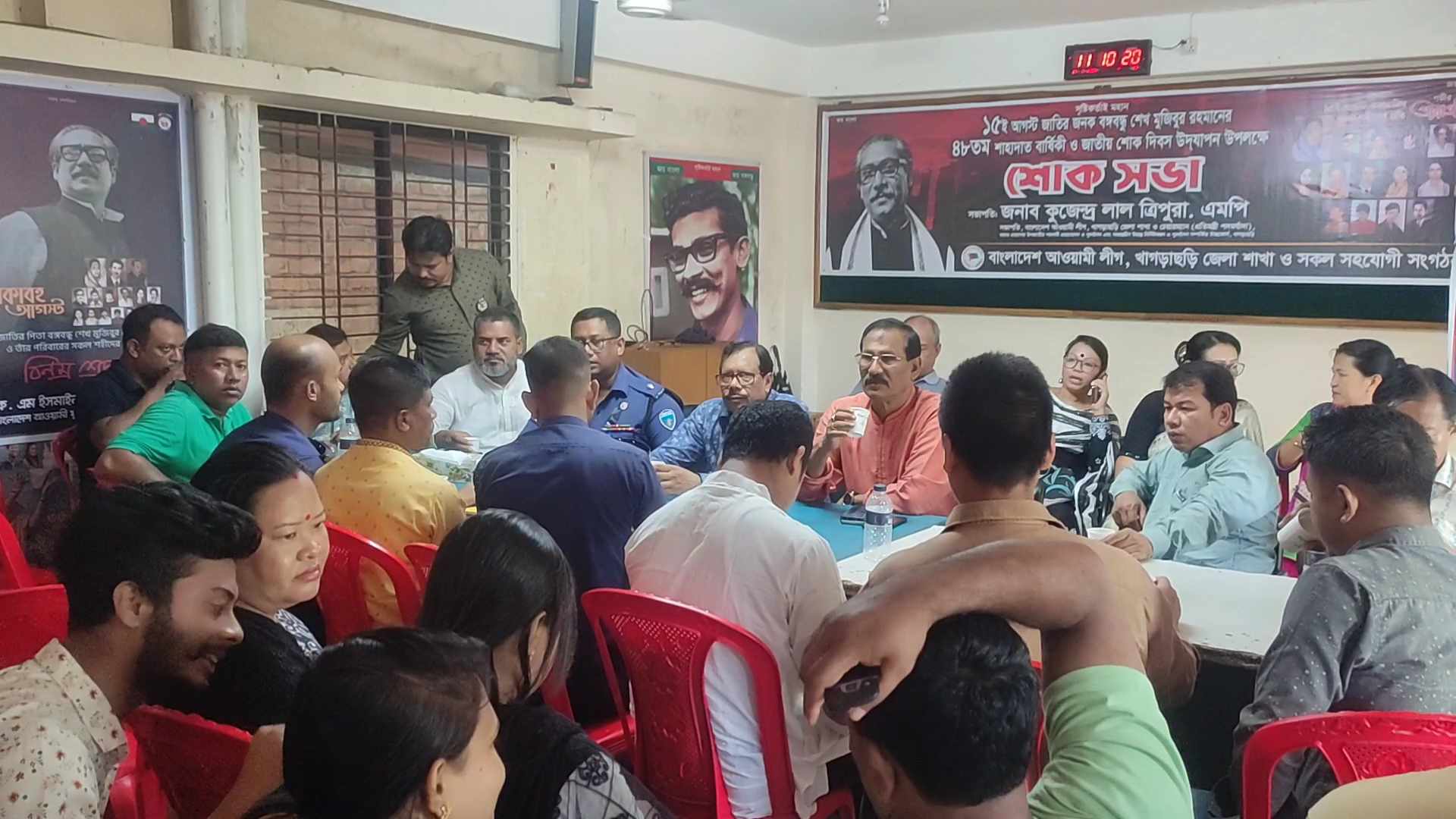 খাগড়াছড়িতে দলীয় কার্যালয়ে আ.লীগ নেতা কর্তৃক দুই এসআই লাঞ্ছিত! 